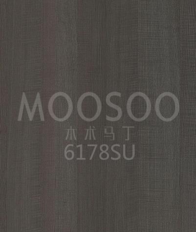 Piso de engenharia natural escovado com cinzas brancas